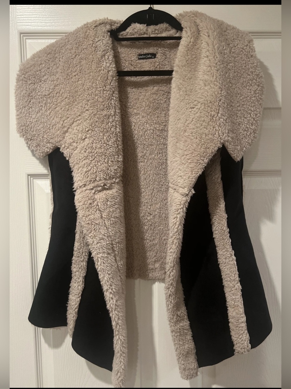 Cozy Sherpa Vest with Large Collar - Beige and Black